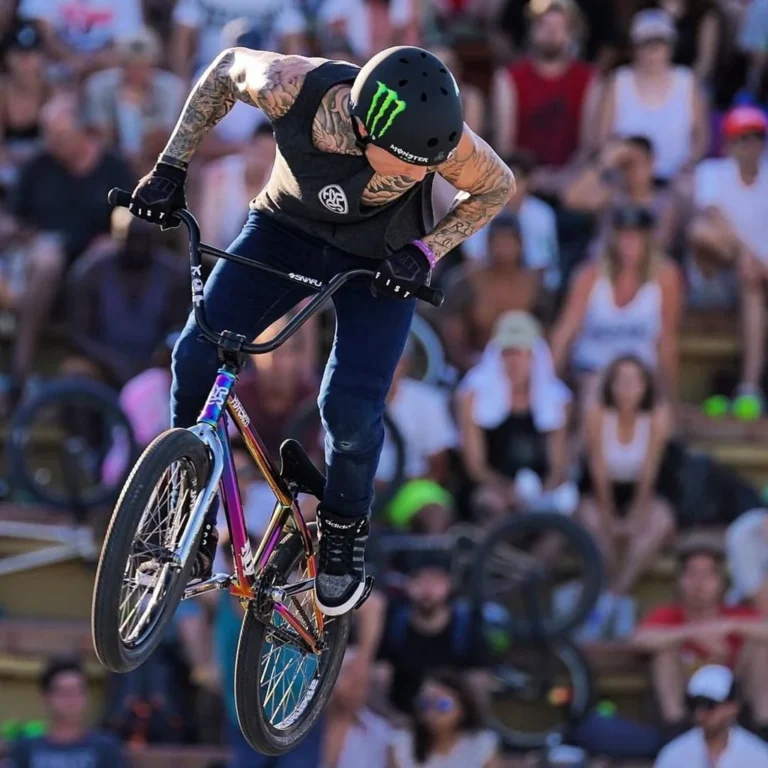 Dual Certified MIPS Helmet - Hyper Blue Matte - Real Experience