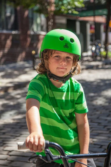 Lil 8 Kids Helmet - Gallery