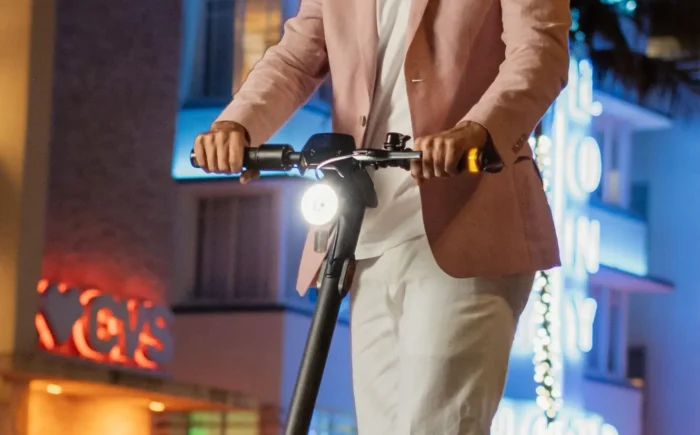 NIU KQi 200 Electric Scooter - Headlight